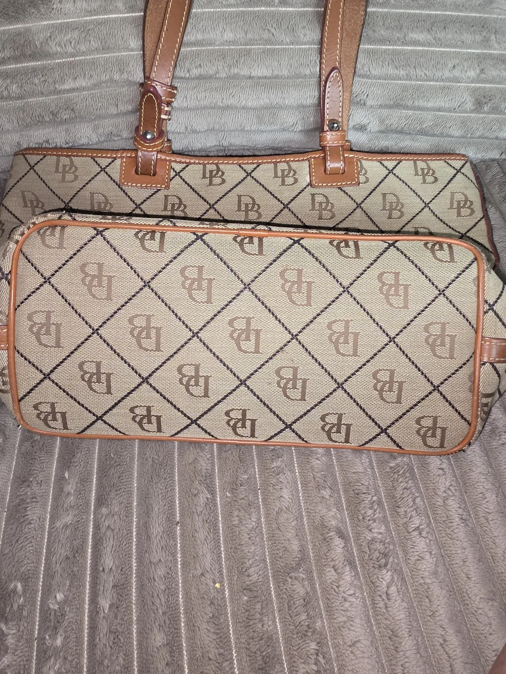 Dooney & Bourke stylish tan
